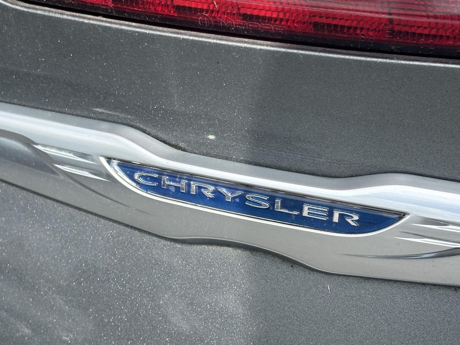Used 2012 Tungsten Metallic Chrysler Limited image 10