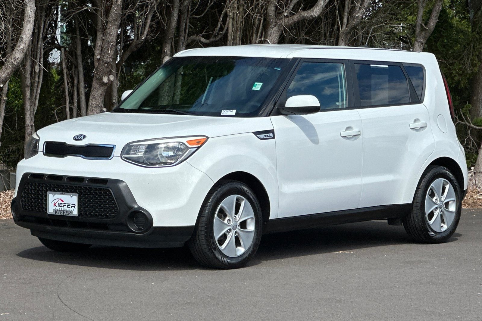 Used 2015 White Kia Base image 8