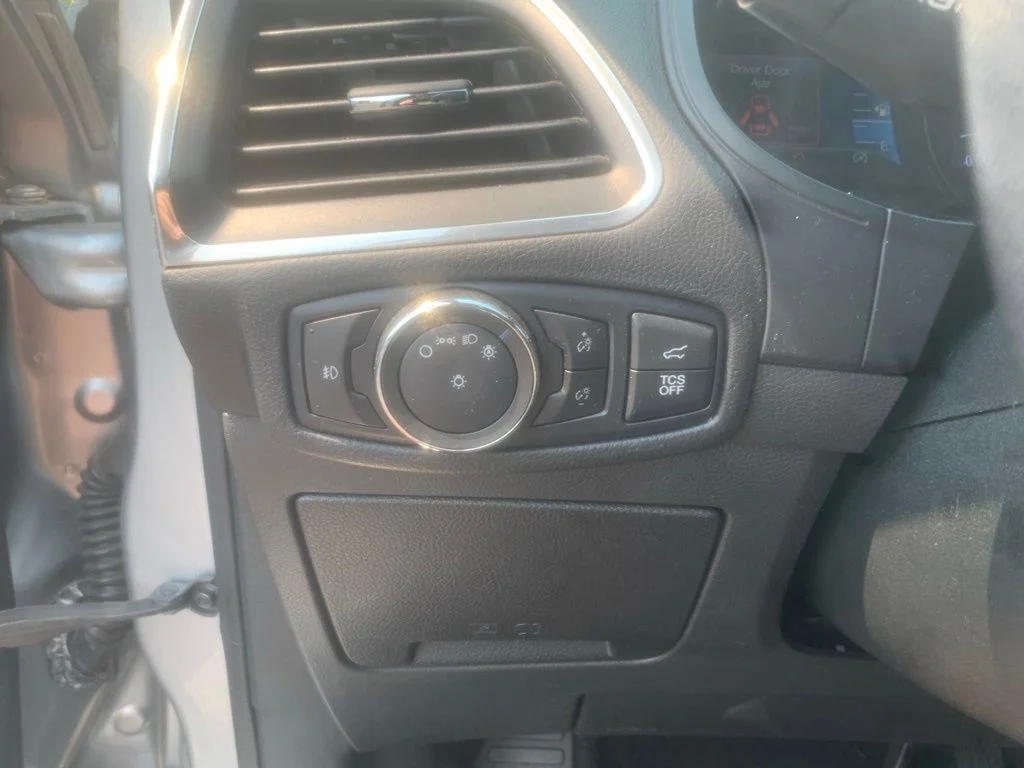 Used 2022 Silver Metallic Ford Titanium image 14