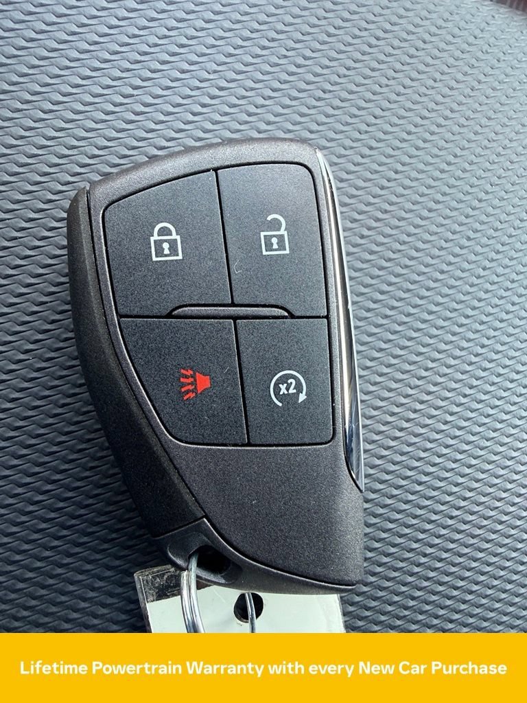 New 2027 Summit White Chevrolet LT image 26