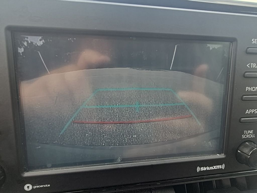Used 2020  Toyota XLE Premium image 19