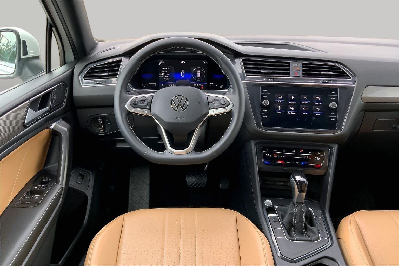 Used 2022 Pure White Volkswagen SE image 11