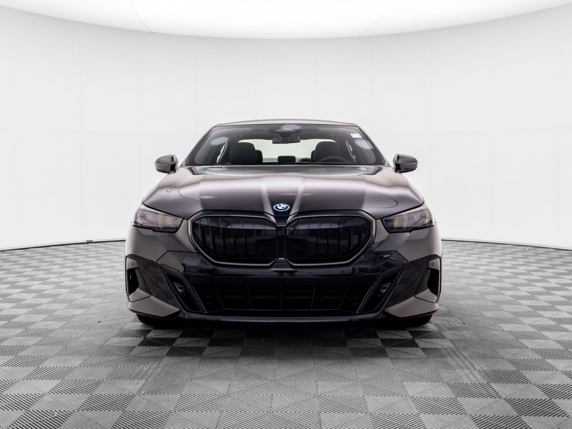 New 2027 Black Sapphire Metallic BMW 550e xDrive image 9