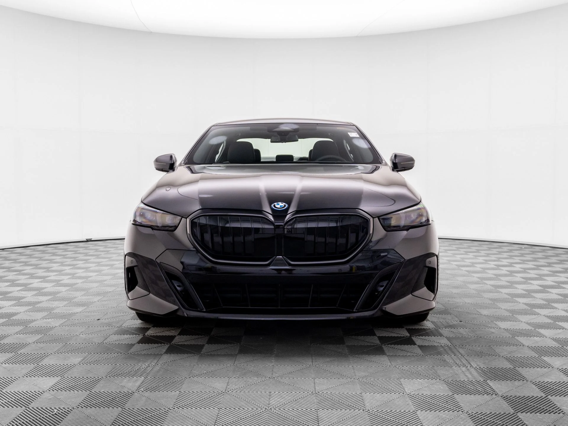 New 2027 Dk. BMW 550e xDrive image 9