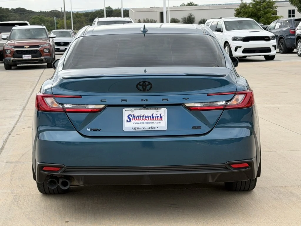Used 2025  Toyota SE image 5