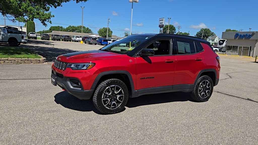Used 2025 Red Hot Pearlcoat Jeep Trailhawk image 4