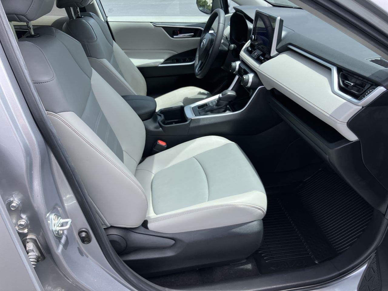 Used 2023 Silver (Silver Sky Metallic) Toyota XLE Premium AWD image 33