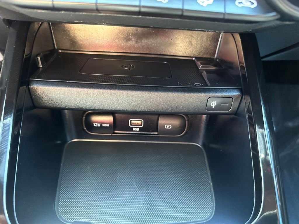 Used 2024 White Kia GT-Line image 6