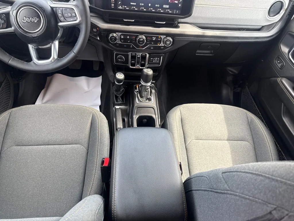 Used 2025 Black Jeep Sahara 4xe image 39