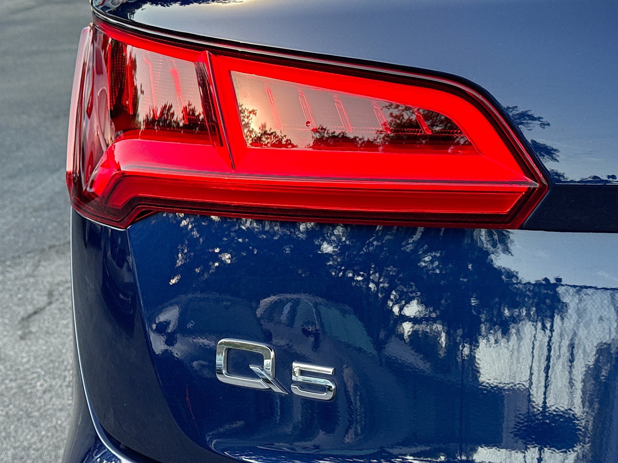 Used 2020 Navarra Blue Metallic Audi Premium Plus image 11