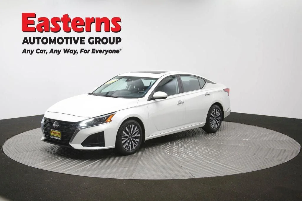 Used 2024 White Nissan 2.5 SV image 59