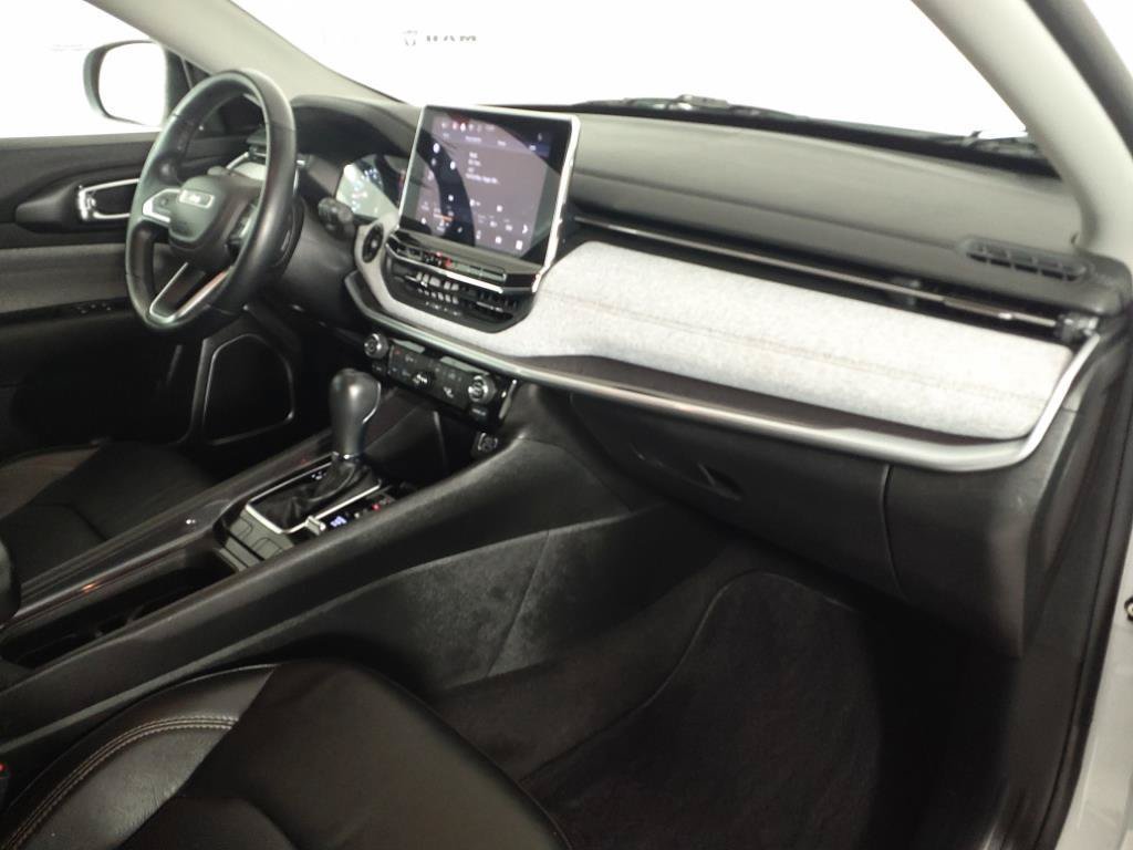 Used 2022 White Jeep Latitude Lux image 16