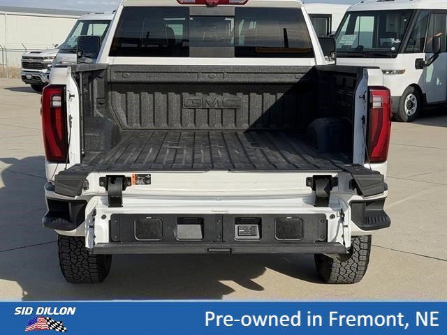 Used 2025 White Frost Tricoat GMC Denali Ultimate image 5