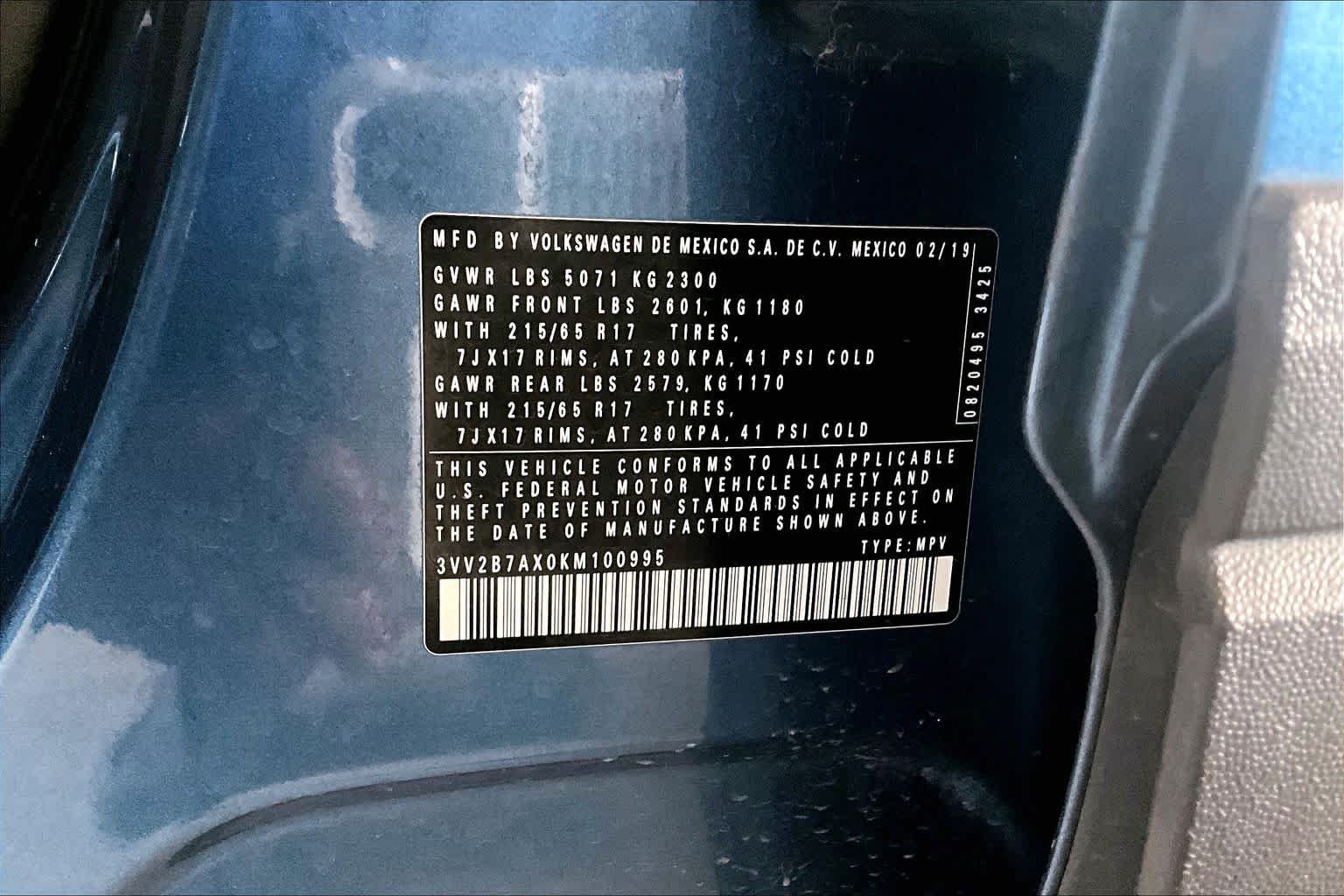 Used 2019 Silk Blue Metallic Volkswagen SE image 30
