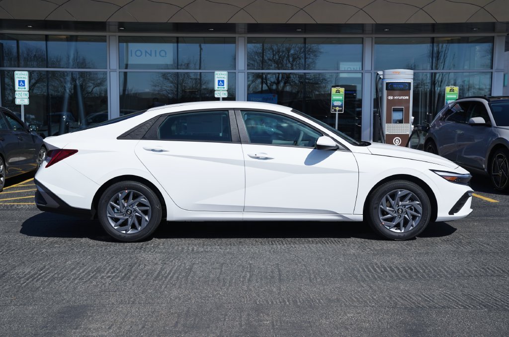 New 2026 Serenity White Hyundai Blue image 22