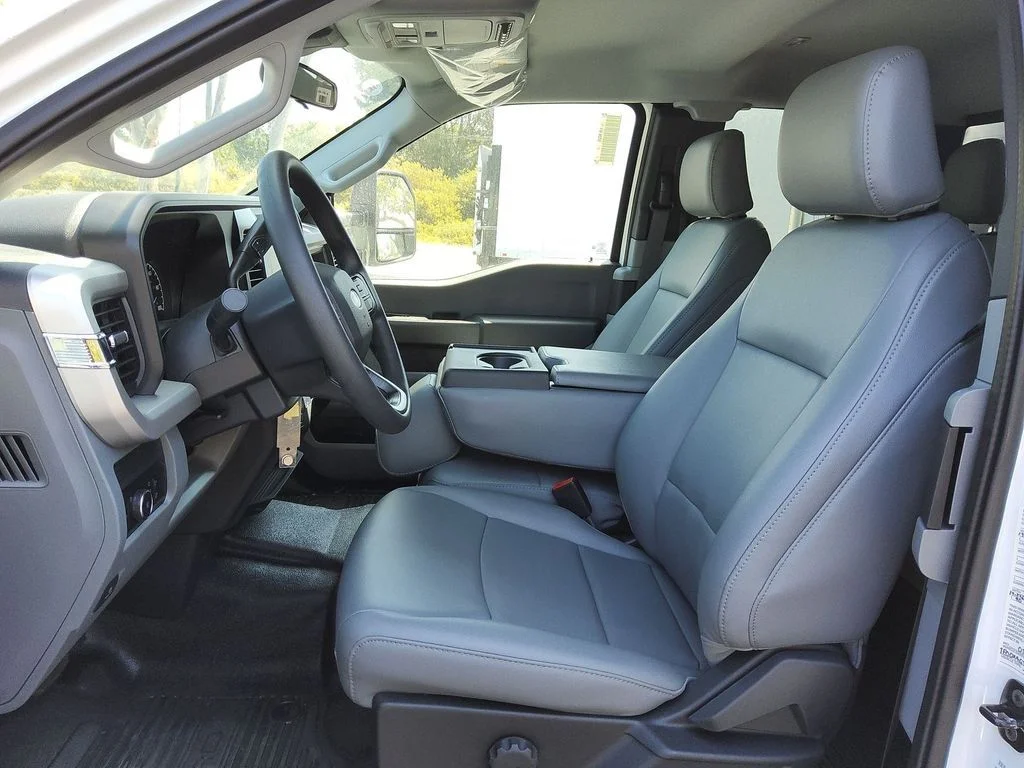 New 2026 Oxford White Ford XL image 7
