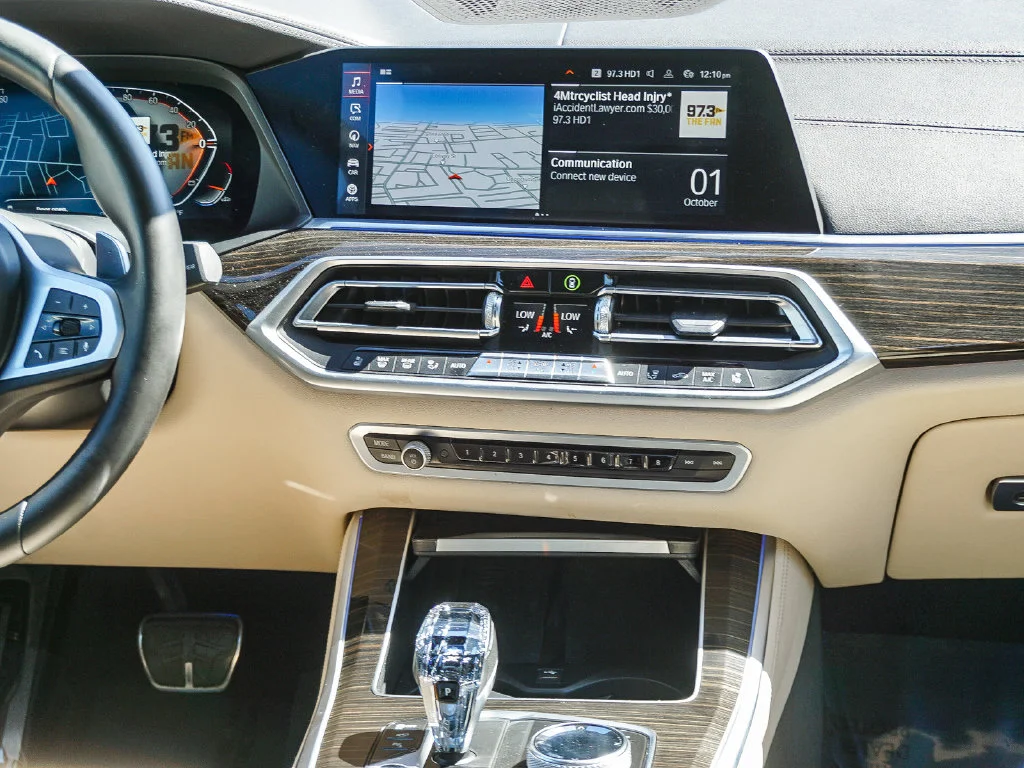 Used 2021 Gray BMW xDrive40i image 16