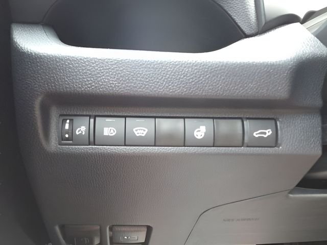 Used 2023  Toyota XLE image 18
