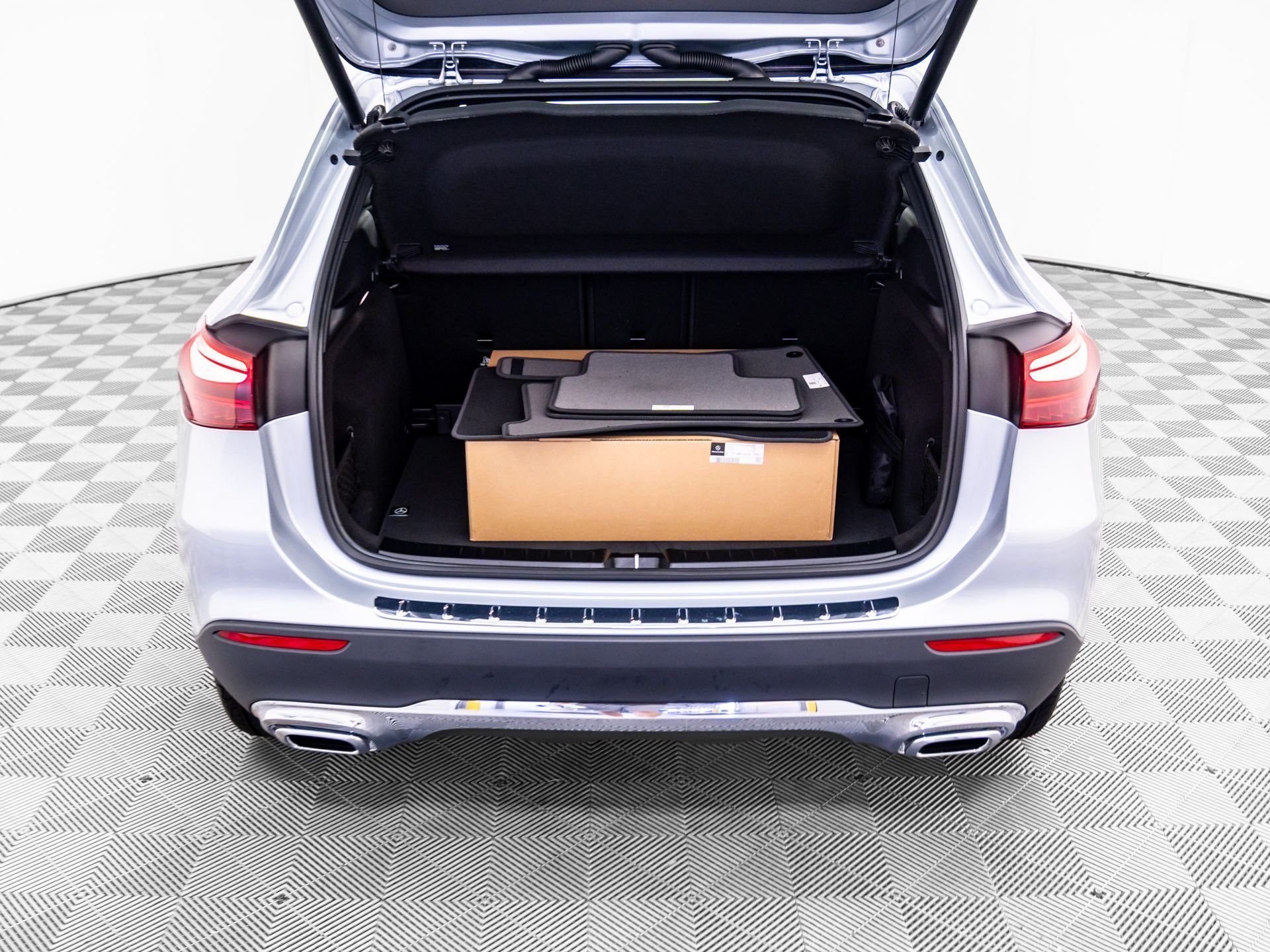 Certified Used 2026 Silver Mercedes-Benz GLA 250 image 27