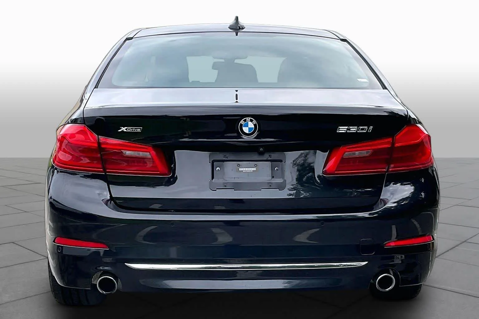 Used 2020 Black Sapphire Metallic BMW 530i xDrive image 4