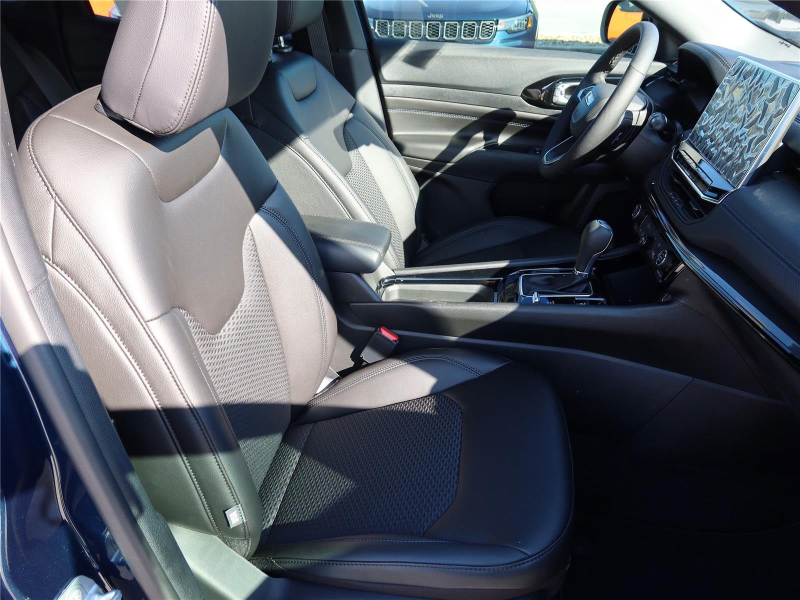 New 2026 Fathom Blue Pearl Coat Jeep Latitude Altitude image 7