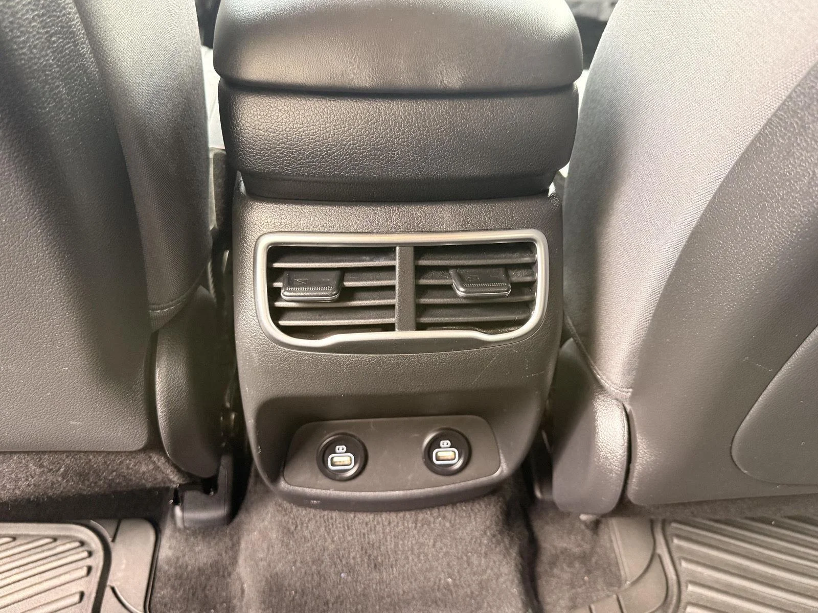 Used 2023 Shimmering Silver Hyundai SE image 19