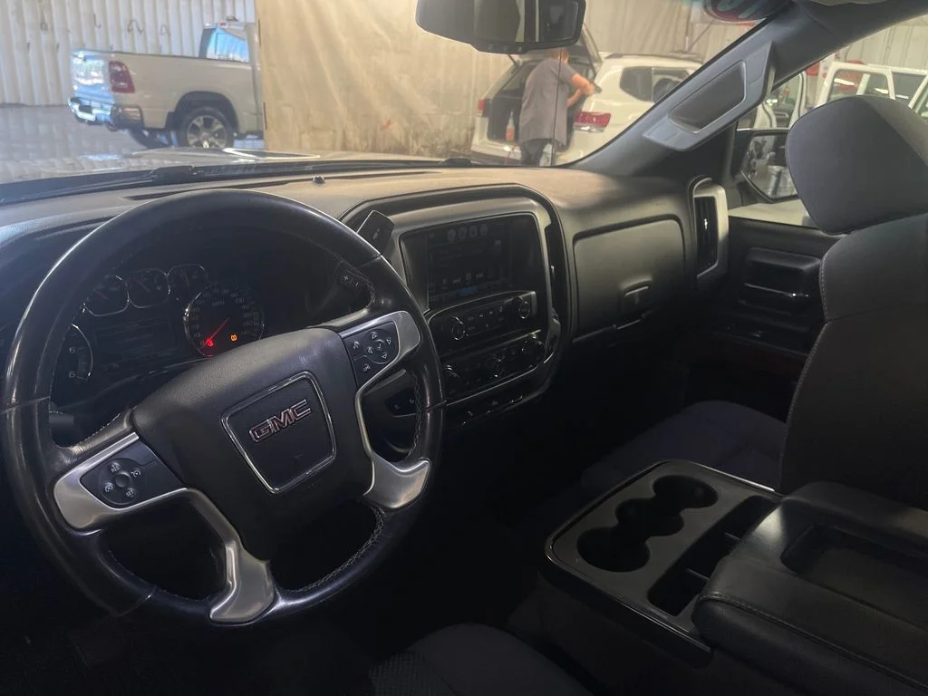 Used 2018 Blue GMC SLE image 18