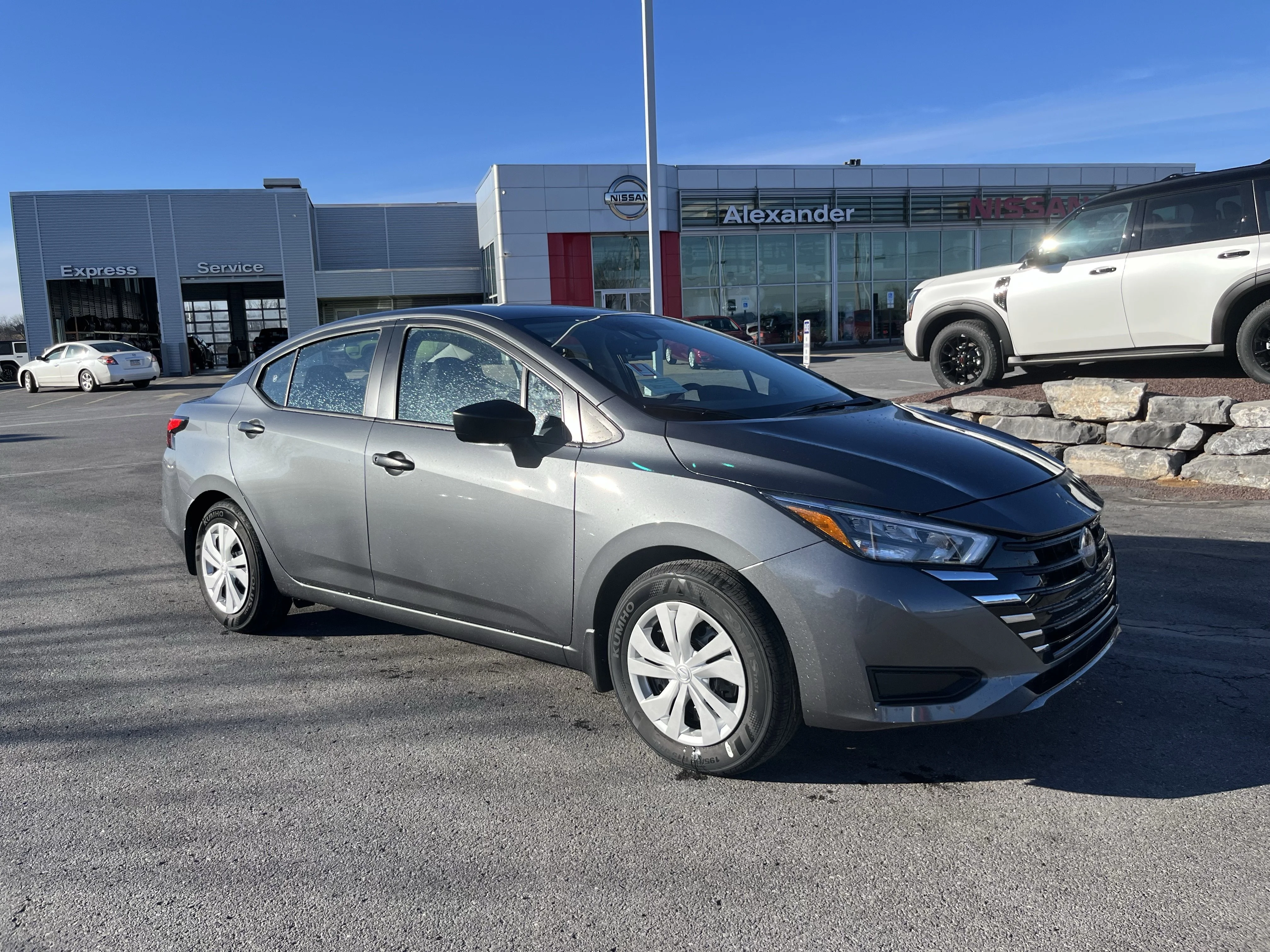 2025 Nissan Versa 1.6 S CVT's photo