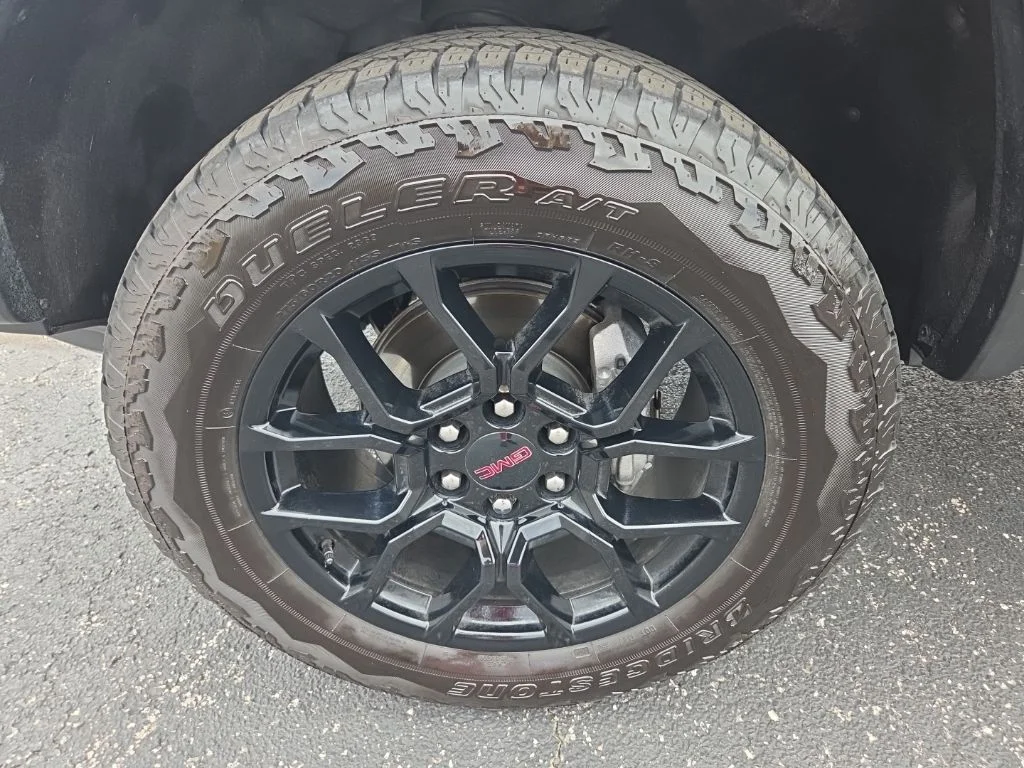 Used 2025 Black GMC Denali image 18