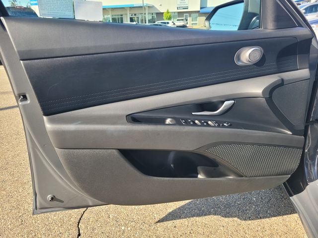 Used 2025 Gray Hyundai SE image 18