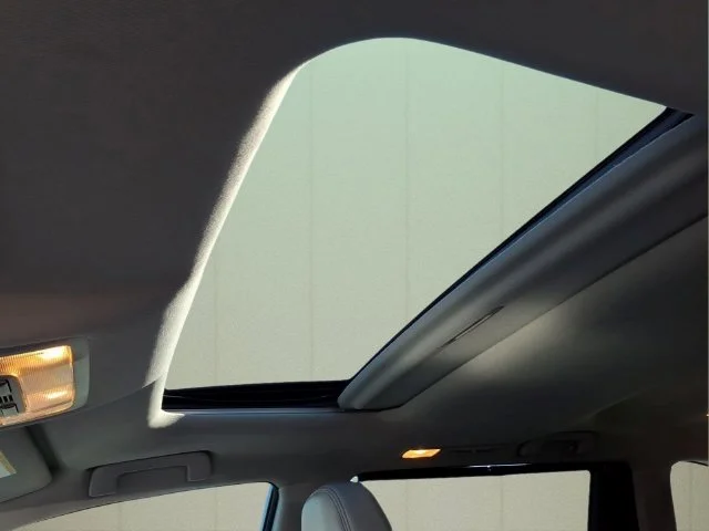 Used 2017 Silver Toyota XLE image 17