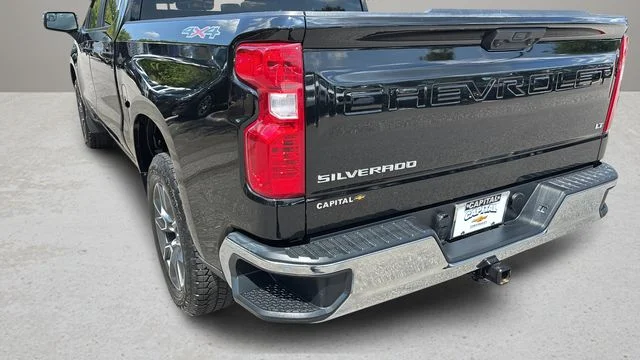 Used 2025 Black Chevrolet LT image 37