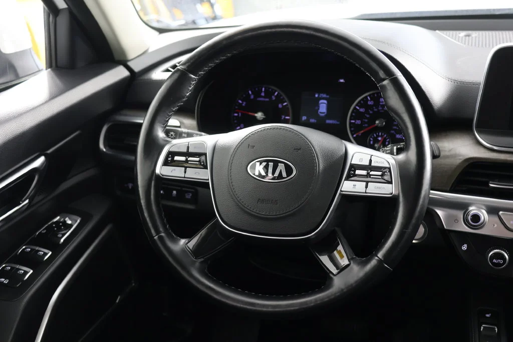 Used 2020 Snow White Pearl Kia EX image 10