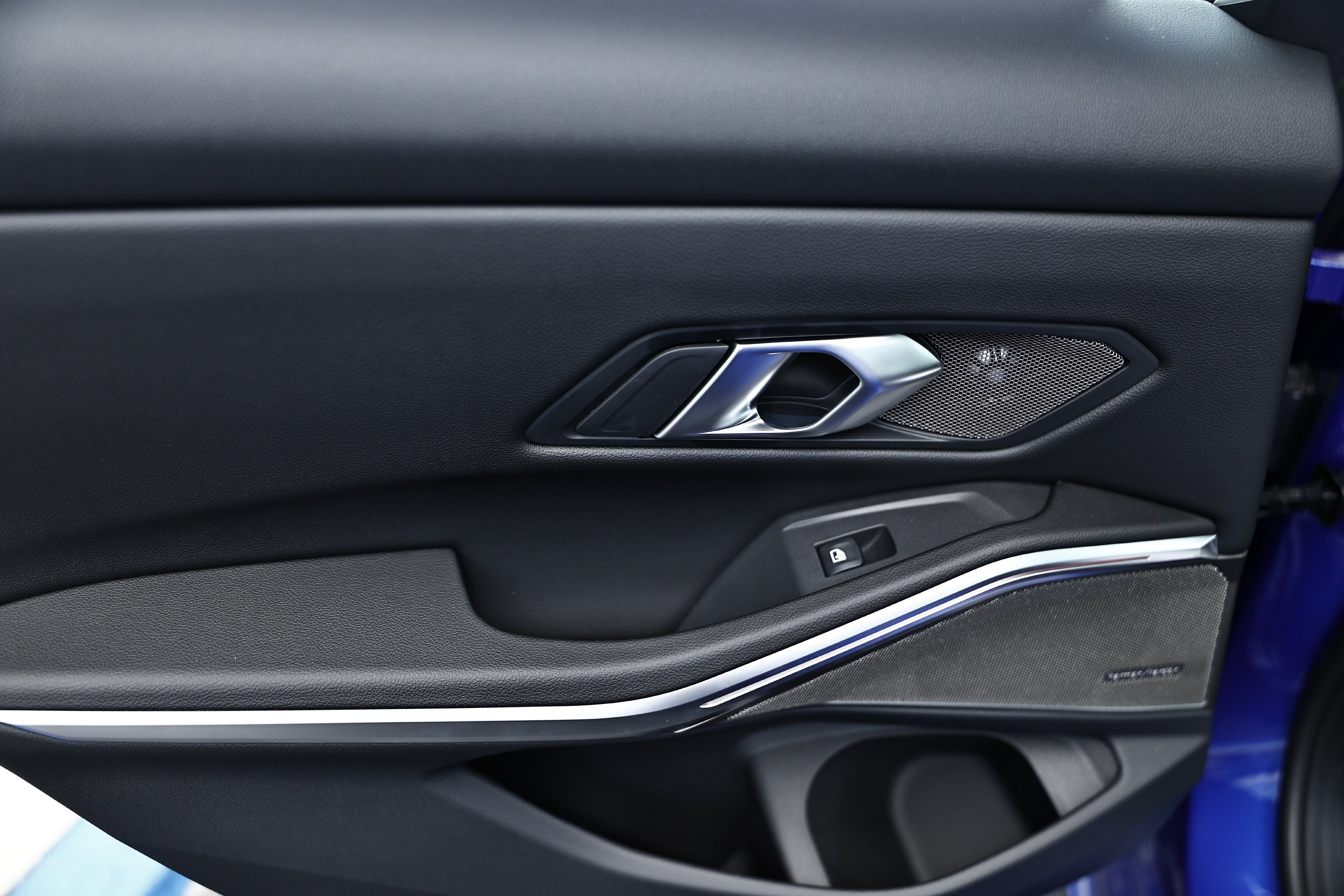 New 2026 Portimao Blue Metallic BMW 330i image 24
