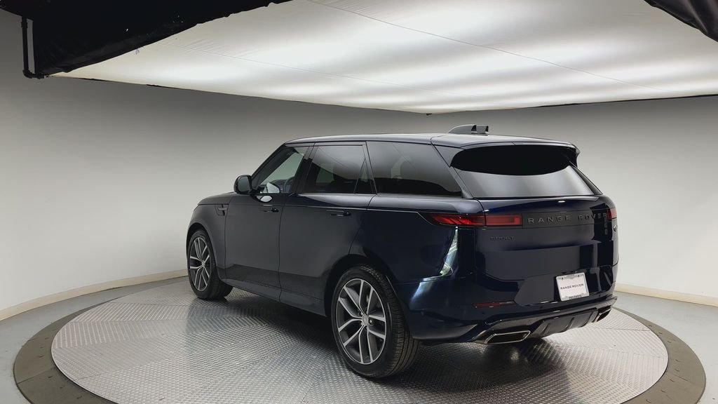 Used 2023  Land Rover SE Dynamic image 4