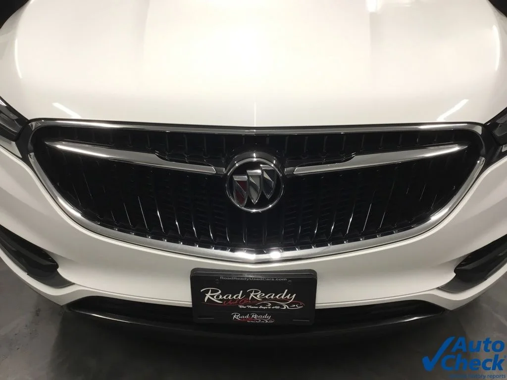 Used 2018 White Buick Essence image 19