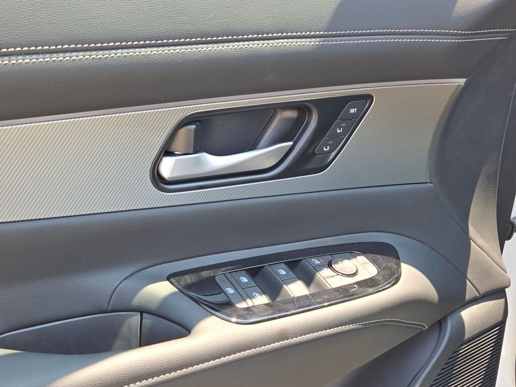 New 2026 White Nissan Platinum image 23