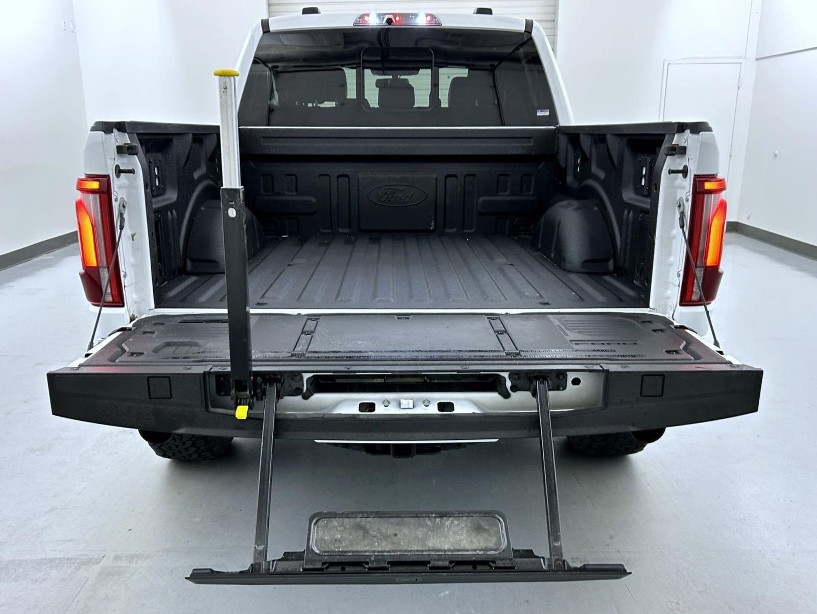 Used 2025 White Ford Raptor image 22