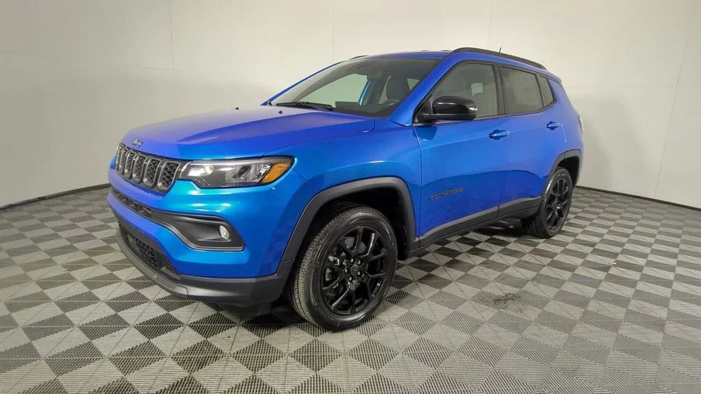 New 2026 Hydro Blue Pearlcoat Jeep Latitude Altitude image 9