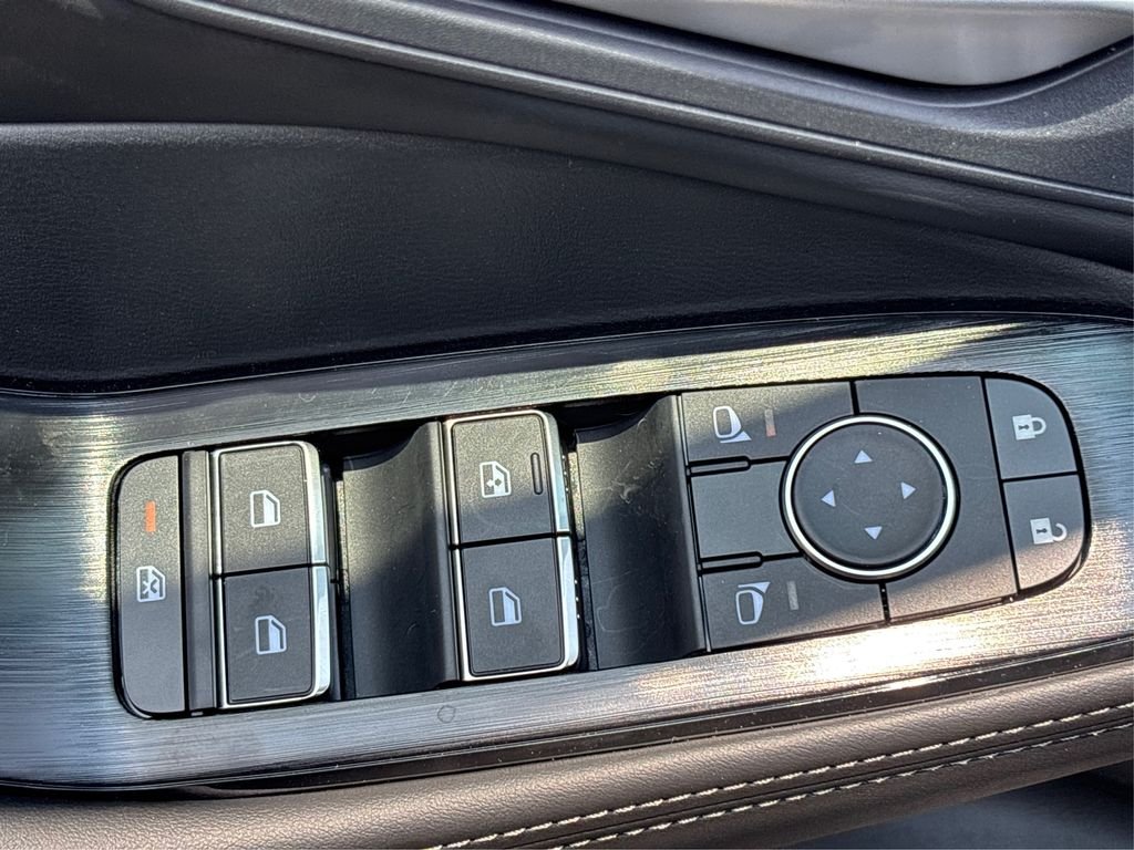 Used 2025 Gray Nissan SL image 38