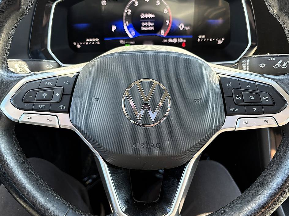 Used 2024 Black Volkswagen SE image 19