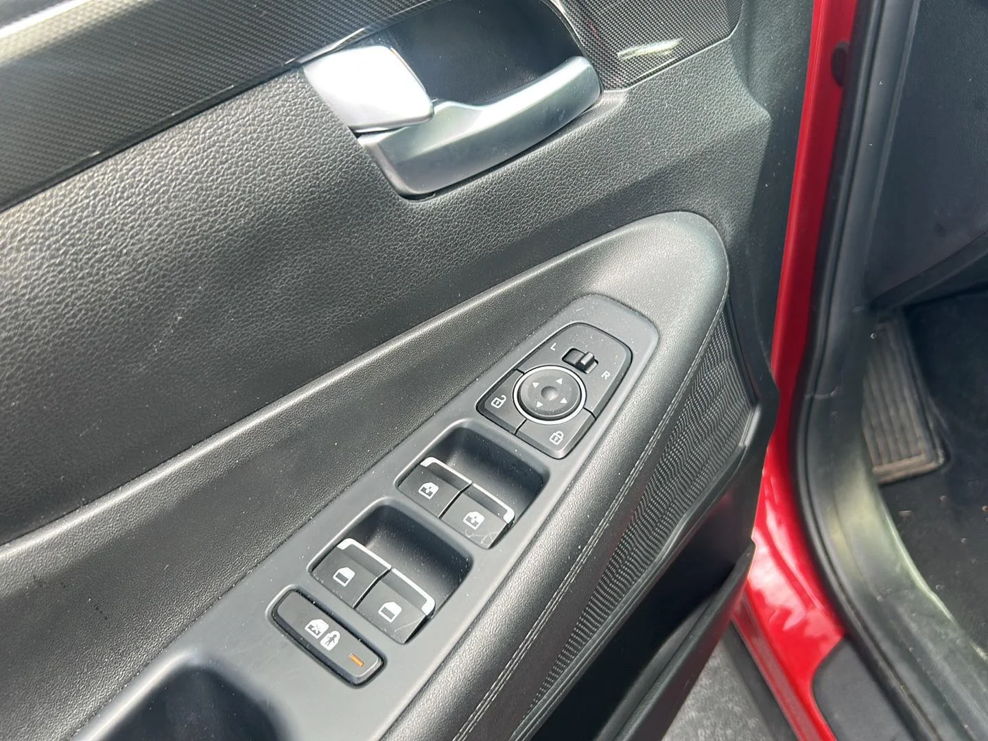 Used 2023 Calypso Red Hyundai SEL image 13