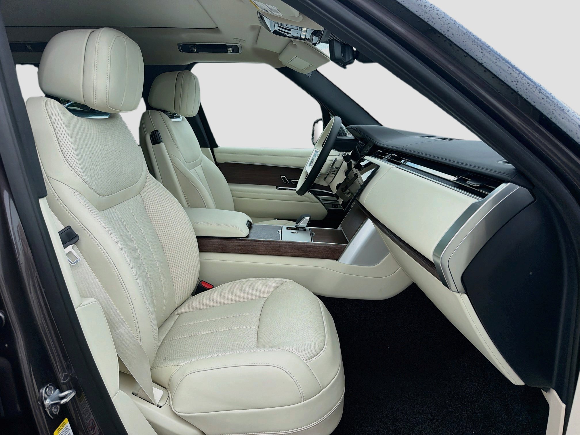 New 2026 Charente Grey Land Rover SE image 16