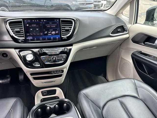 Used 2024 Silver Chrysler Touring L image 13