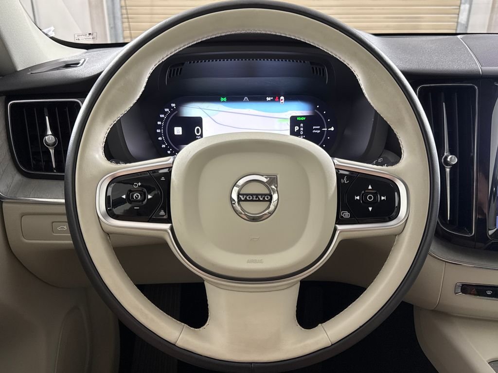 2025 Volvo XC60 Plus - Photo 14
