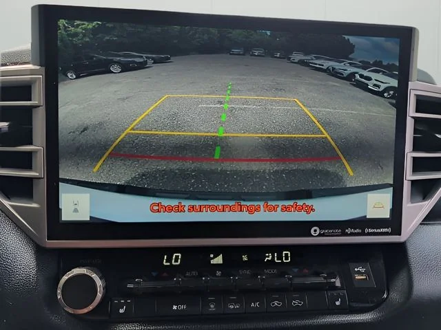 Used 2022 White Toyota SR5 image 27