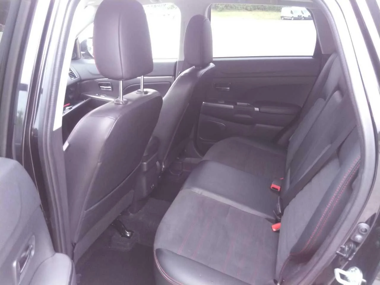 Used 2024 Labrador Black Pearl Mitsubishi SE image 7
