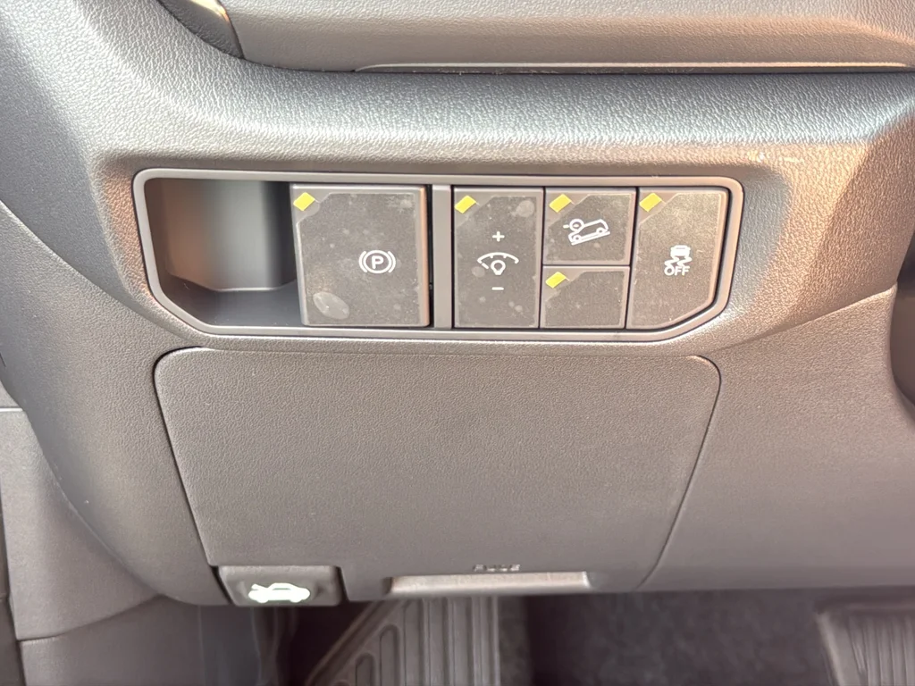 New 2027 Frost Blue / Black Roof Kia X-Line S image 24