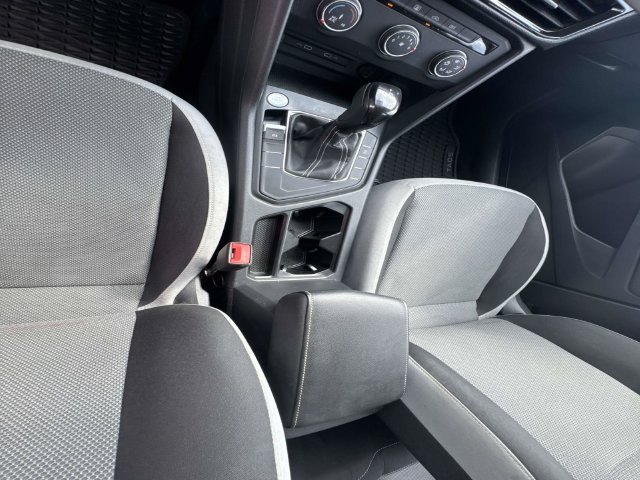 Used 2022  Volkswagen S image 40