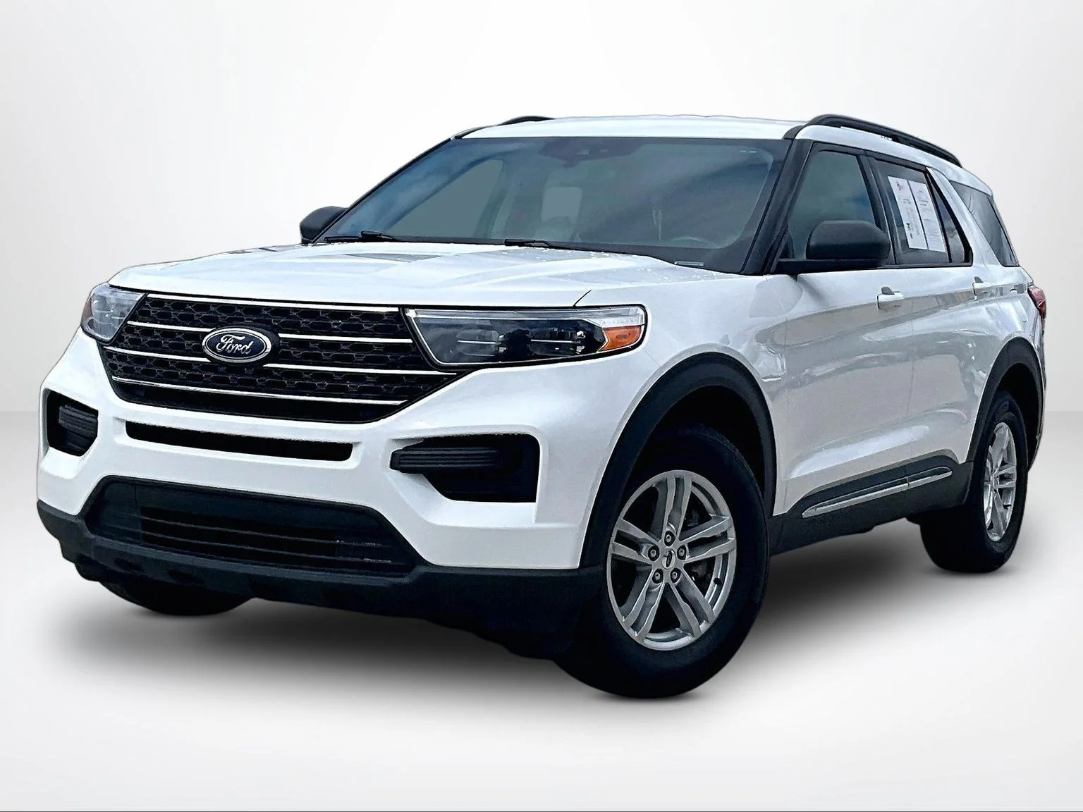 Used 2022 White Ford XLT image 2